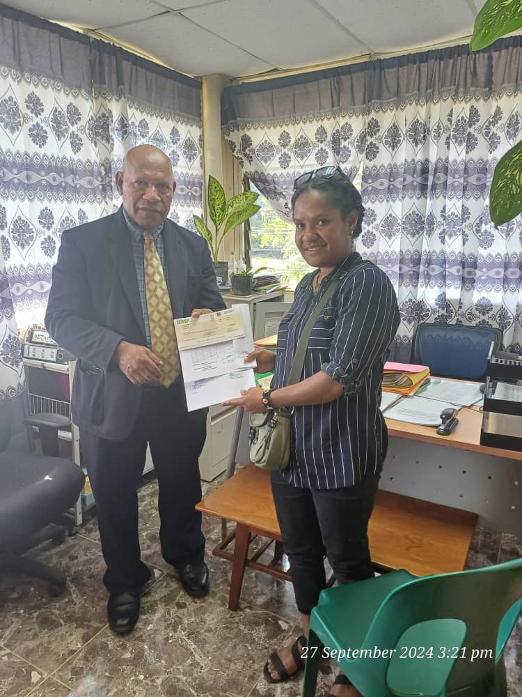 Eastern Highlands Provincial Gov Cheque Presentation Eastern Highlands Provincial Gov Cheque Presentation